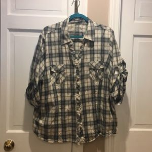 Adjustable sleeve plaid button up
